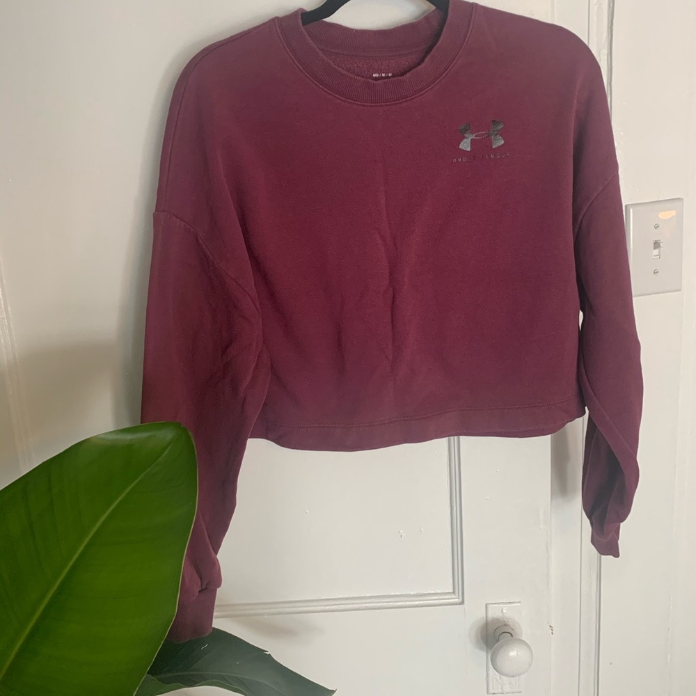 •under armour crop tops•